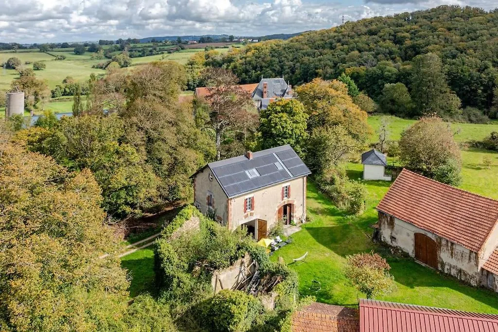 Maison Au Chateau La Celle  Holiday home La Celle (Auvergne)
